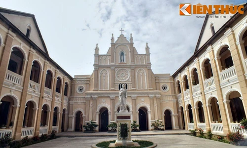 Ngẩn ngơ ngắm nhà thờ Công giáo đặc biệt bậc nhất Việt Nam