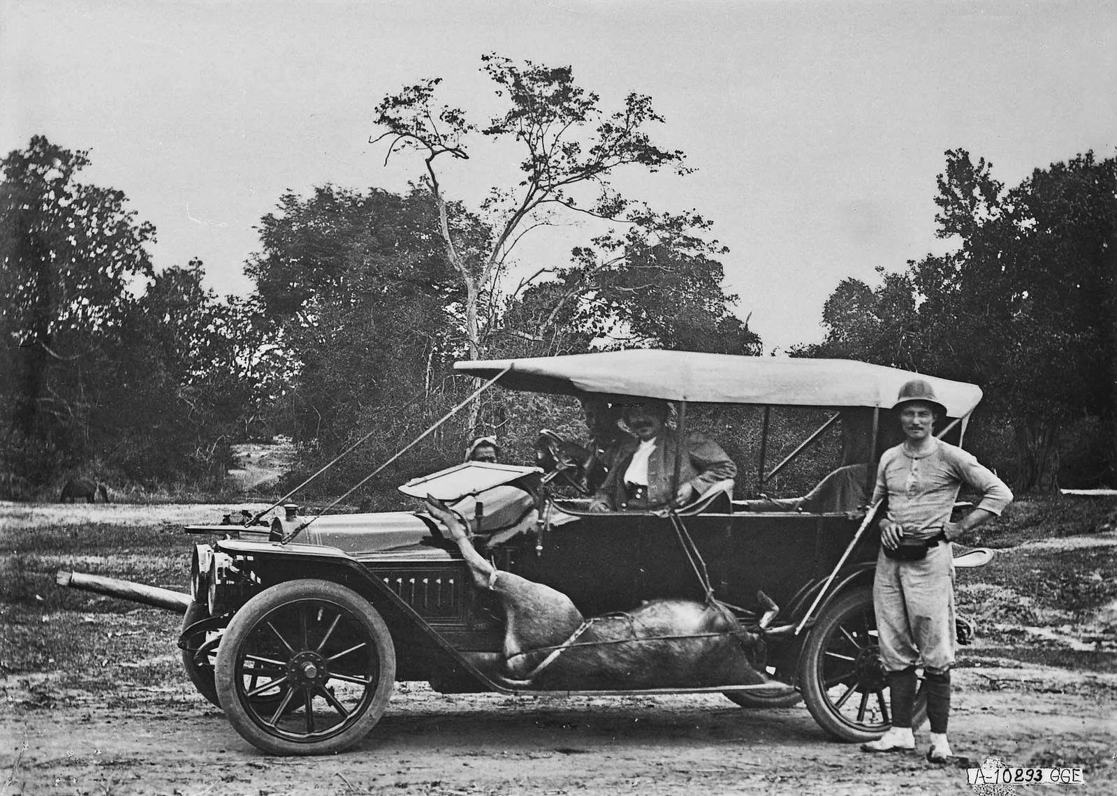 Hình độc về những chuyến đi săn ở Việt Nam trăm năm trước 