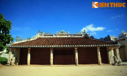 Vẻ đẹp của ngôi đình cổ nổi tiếng nhất đảo Lý Sơn 