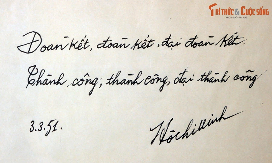 Rưng rưng nhìn lại những bút tích vô giá của Bác Hồ