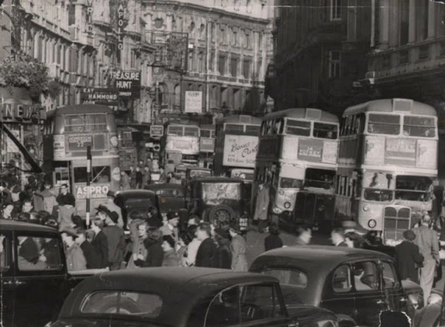 Sau Thế chiến II, dân thành phố London sống như thế nào?