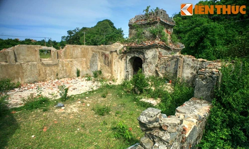 Hoang phế ngôi đền cổ chi chít vết đạn ở Đà Nẵng