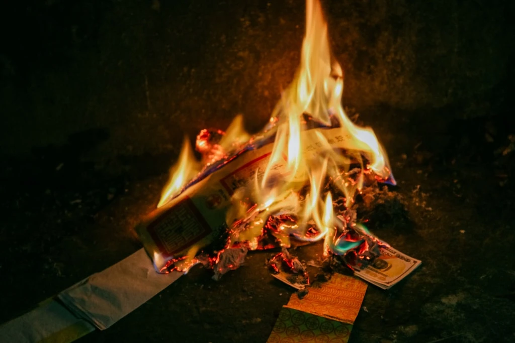 Tục đốt vàng mã của người Việt qua góc nhìn quốc tế