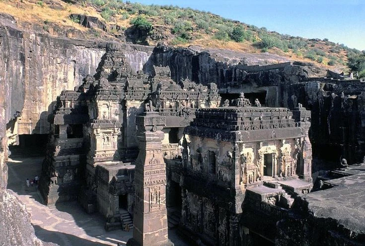 Ngắm ngôi đền cổ chạm khắc từ khối đá duy nhất ở Ấn Độ