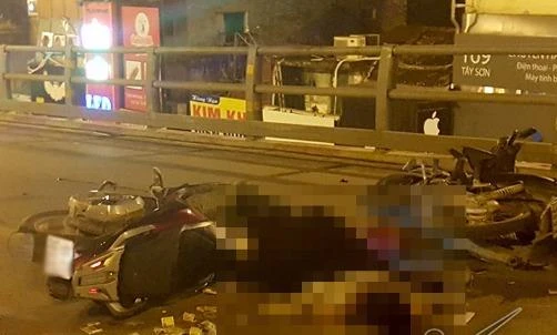Tai nạn trên cầu vượt Thái Hà lúc nửa đêm, 3 người thương vong