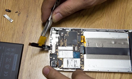 Cận cảnh màn "phá tung" siêu phẩm Bphone