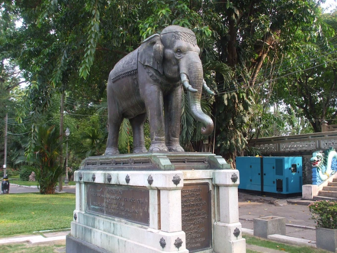 Hình độc về chuyến viếng thăm Việt Nam năm 1930 của vua Xiêm