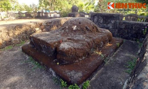 Khám phá lăng mộ 400 năm của người mở đất Phú Yên