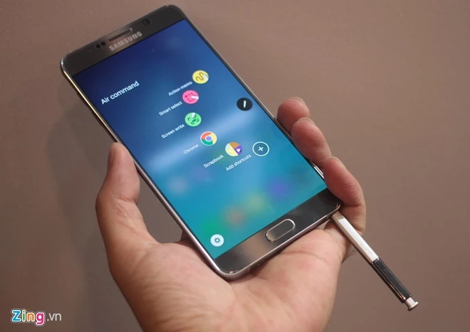 Cực hot: Ảnh thực Samsung Galaxy Note 5 với mặt lưng cong