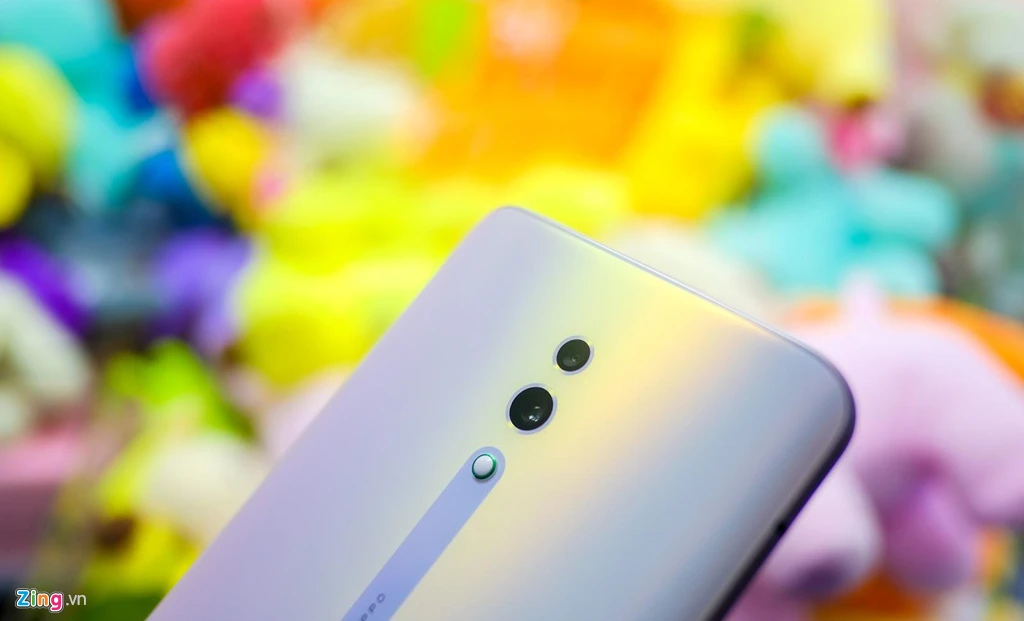 Chi tiết Oppo Reno hồng ngọc trai - camera ‘vây cá mập’, giá 13 triệu