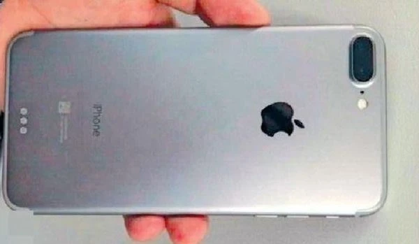 Lộ ảnh thật điện thoại iPhone 7 có camera kép 