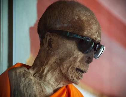 Lặng ngắm nhục thân bất hoại của thiền sư Thái Lan