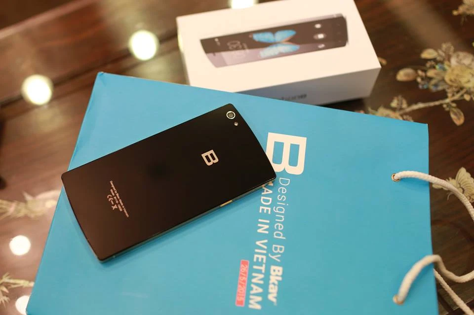 Loạt ảnh thực tế Bphone mạ vàng 24k bản thương mại