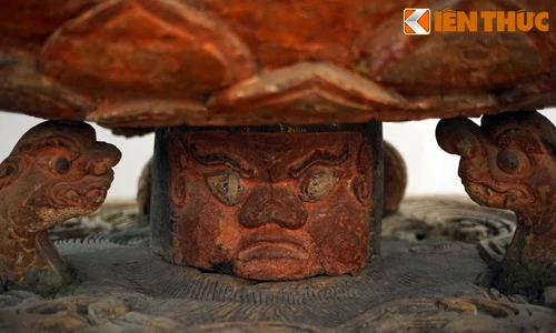 Tượng quỷ dữ đội Phật Quan Âm cực lạ của chùa Hội Hạ