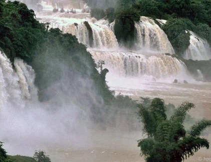 Kho ảnh khổng lồ về VN 1991-1993: Thác Bản Giốc thời ấy