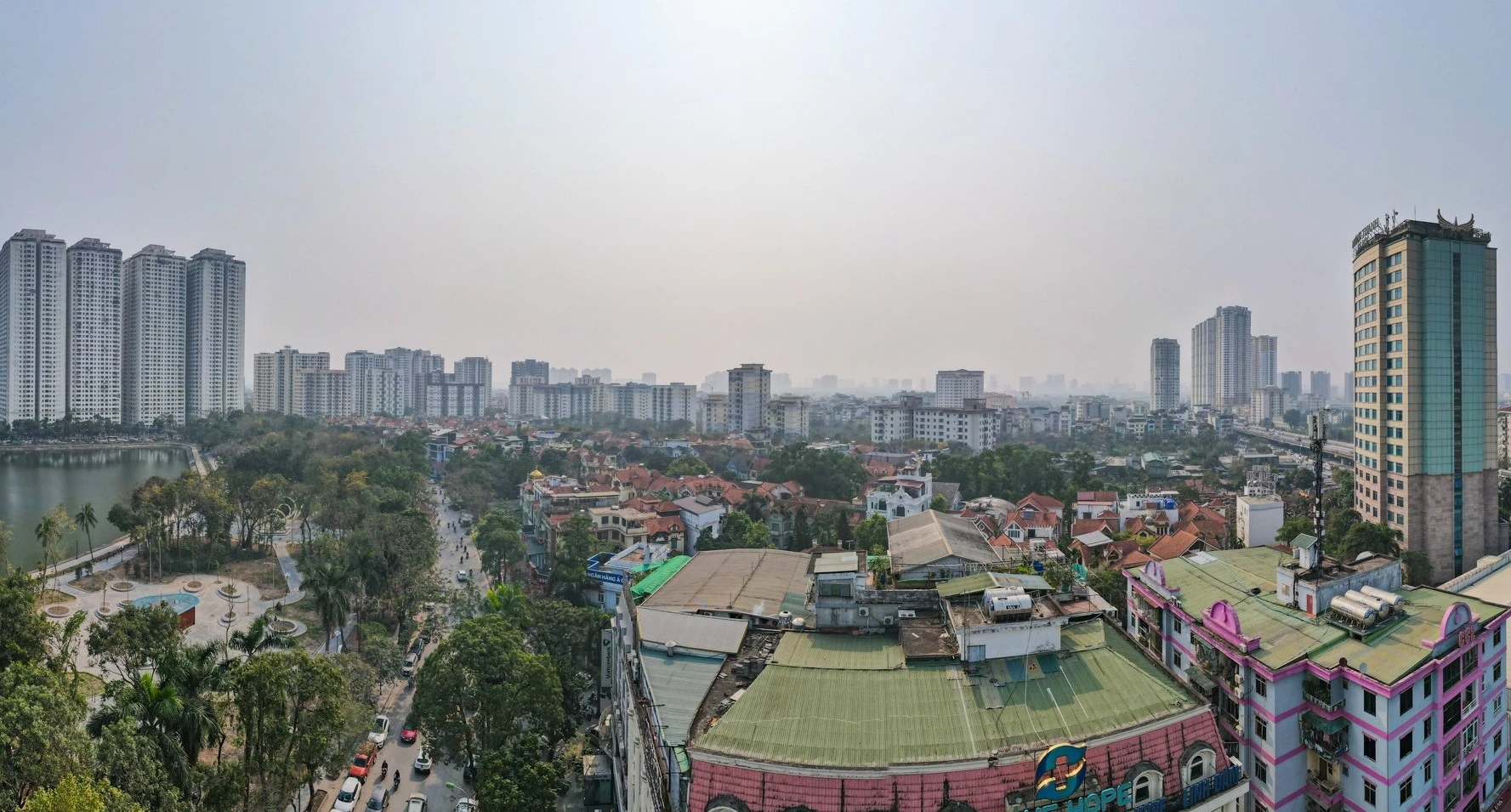 Cận cảnh "siêu phường" ở Hà Nội, dân cư đông bằng một thành phố