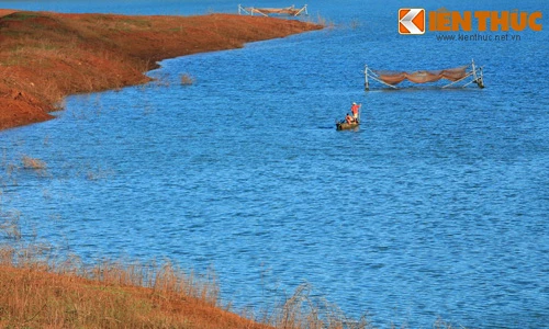 Ngắm vẻ đẹp như mơ của hồ Thác Mơ