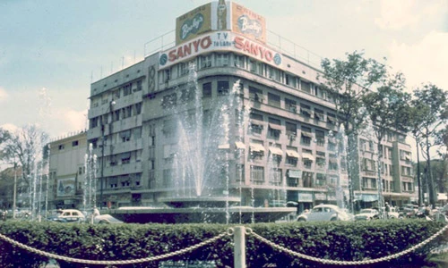 Sài Gòn trước 1975 dưới ống kính Chuẩn Đô đốc Mỹ