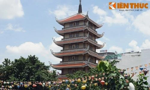 4 công trình tôn giáo hoành tráng nhất SG không thể bỏ qua dịp Tết 