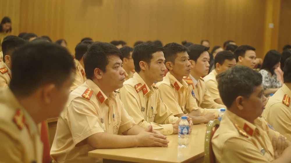 Cục Đăng kiểm tiếp nhận 50 cán bộ, chiến sĩ đăng kiểm CSGT