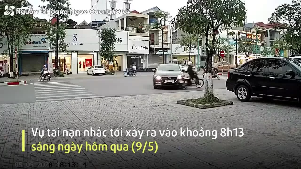 Ô tô gây tai nạn liên hoàn, đâm gãy cây trên vỉa hè