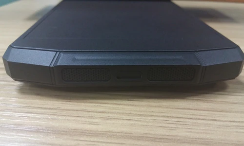 Loạt ảnh smartphone có pin 10.000 mAh vừa lộ diện