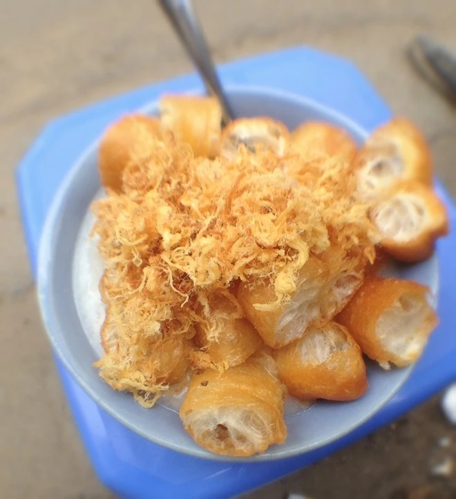 Cháo sườn Ngõ Huyện ngon nức tiếng phố cổ Hà Nội