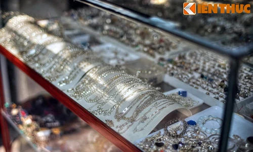 Điều đặc biệt của phố nghề sang chảnh nhất Hà Nội xưa