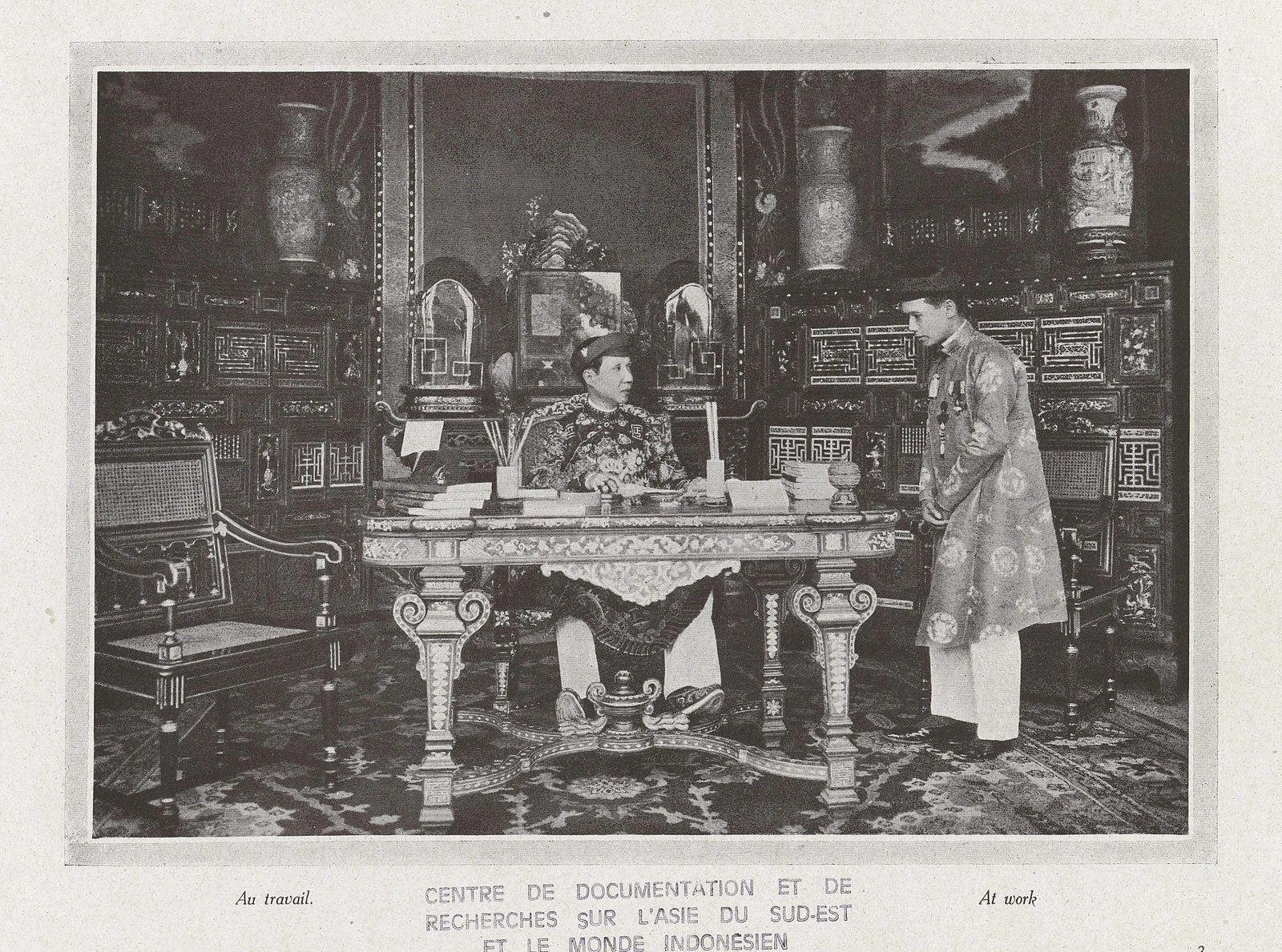 Ảnh hiếm có về vua Khải Định trong cuốn sách cổ của Pháp