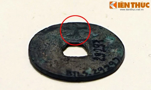 Chi tiết cực lạ ở đồng tiền cổ nhất người Việt phát hành 