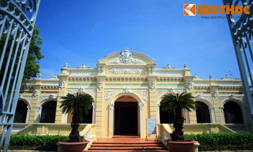 Khám phá dinh thự cổ hoành tráng nhất Kiên Giang