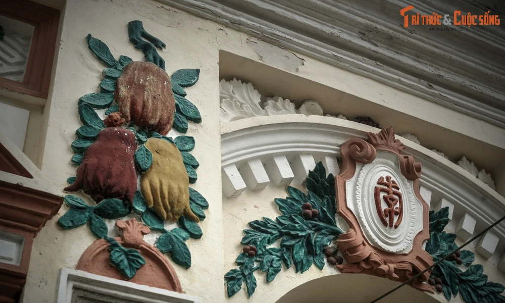 Thân thế khủng của người nằm dưới ngôi mộ cổ hoa mỹ nhất Sài Gòn