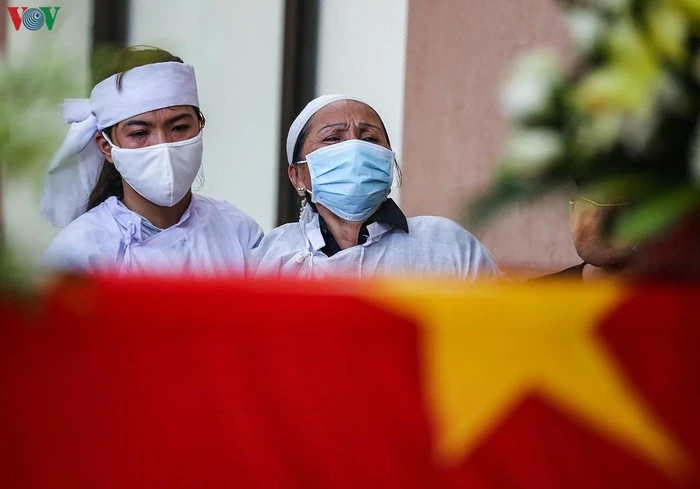 Nghẹn ngào người thân, đồng đội tiễn biệt 2 chiến sỹ hy sinh