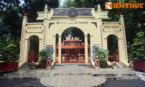 Thăm đền thờ Vua Hùng tuyệt đẹp giữa trung tâm Sài Gòn