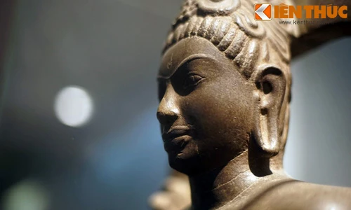 Kỳ lạ tượng Bồ tát 1.300 tuổi hình nam giới ở Trà Vinh