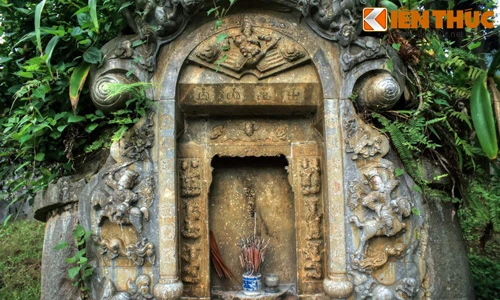 Ngôi mộ đặc biệt của người vợ được Vua Mèo cưng nhất