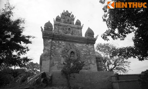 Ly kỳ truyền thuyết về tòa tháp của vị vua Chăm cuối cùng