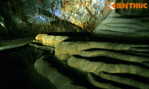 Choáng ngợp ruộng bậc thang trong lòng đất VN