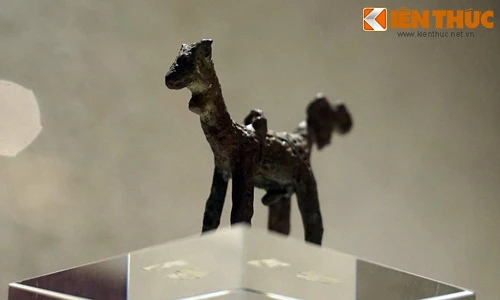 Soi bức tượng tí hon bằng đồng bí hiểm nhất Việt Nam 