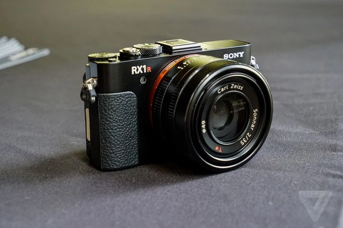 Soi siêu phẩm Sony RX1R II: máy ảnh full-frame 42 “chấm” bỏ túi