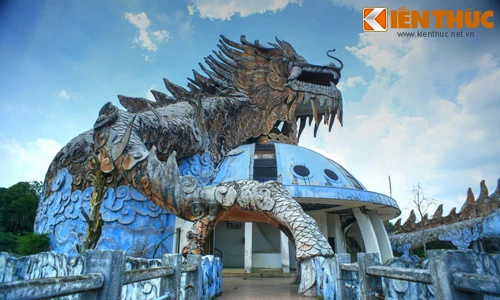 Cảnh hoang phế rợn người tại dự án 70 tỉ ở Huế