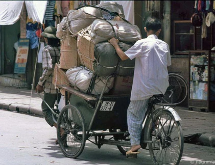 Kho ảnh khổng lồ về VN 1991-1993: Những chiếc “siêu xích lô“