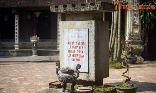 Bí mật nghĩa địa cổ ít người biết giữa trung tâm Hà Nội