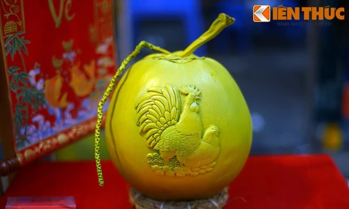 Ngắm loạt quà hình gà đẹp, độc, lạ ở chợ Tết Hà Nội