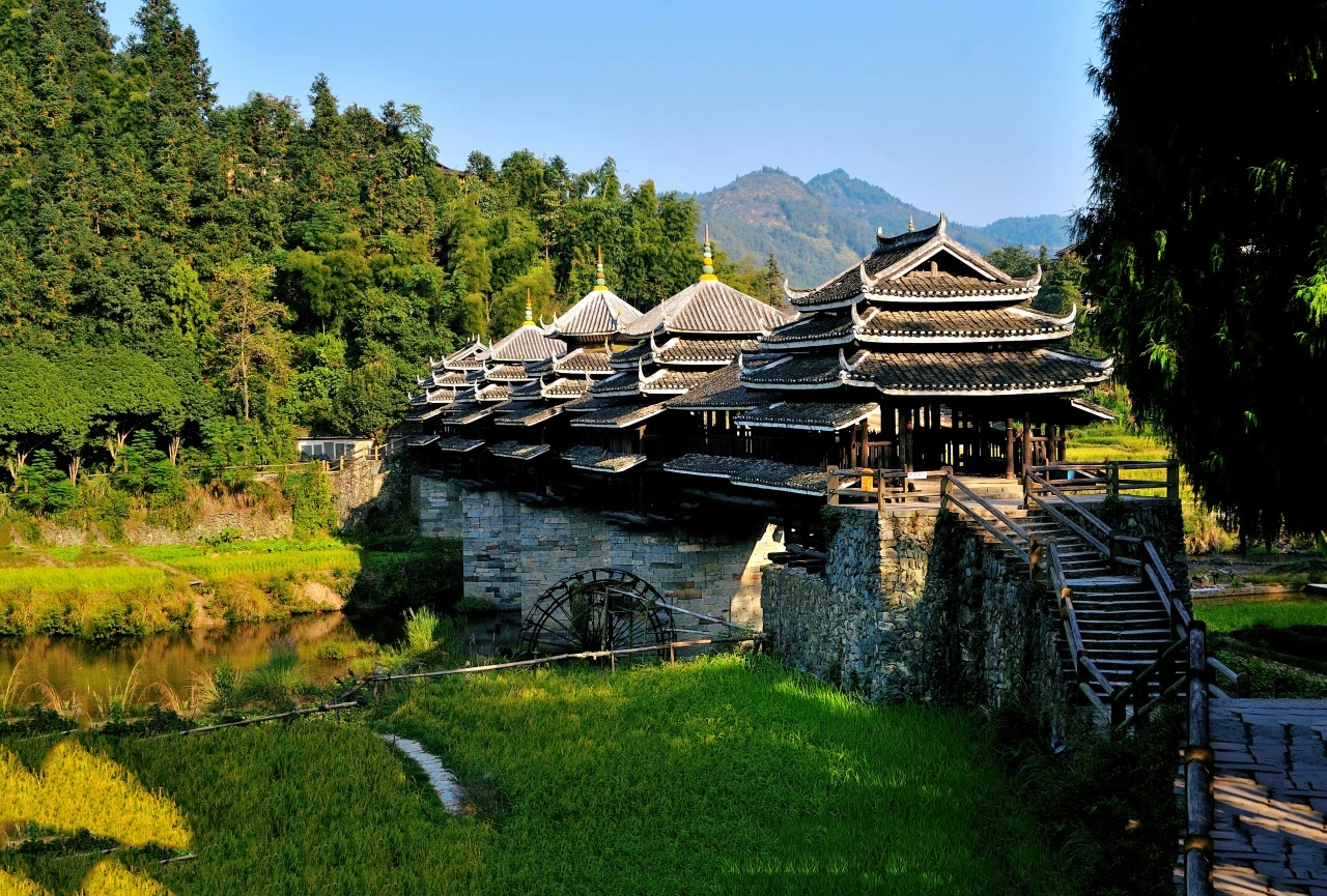 Sững sờ trước kỳ quan nhà cầu của dân tộc Động ở Trung Quốc 