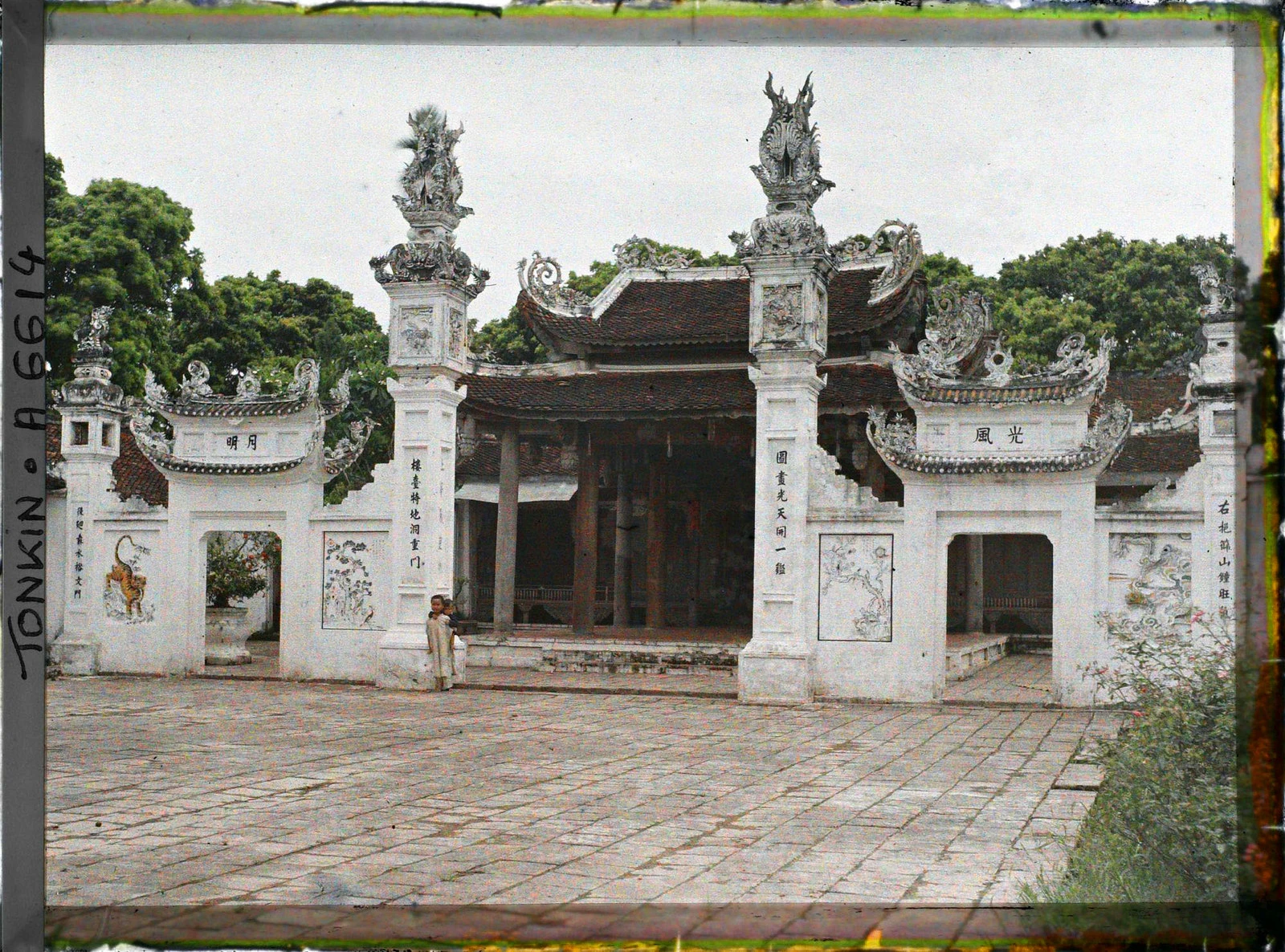 Ảnh màu cực hiếm về đình làng Ngọc Hà Hà Nội đầu thế kỷ 20