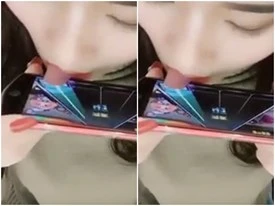 Video: Đã tìm ra cô gái có chiếc lưỡi dẻo nhất thế giới