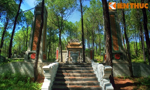 Lăng mộ ít biết của một ông vua nhà Nguyễn