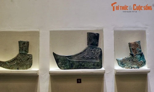 Cận cảnh bộ sưu tập vũ khí Việt cổ tinh xảo ở Sài Gòn 