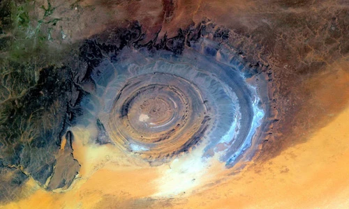 Tận mục con mắt thần khổng lồ giữa sa mạc Sahara